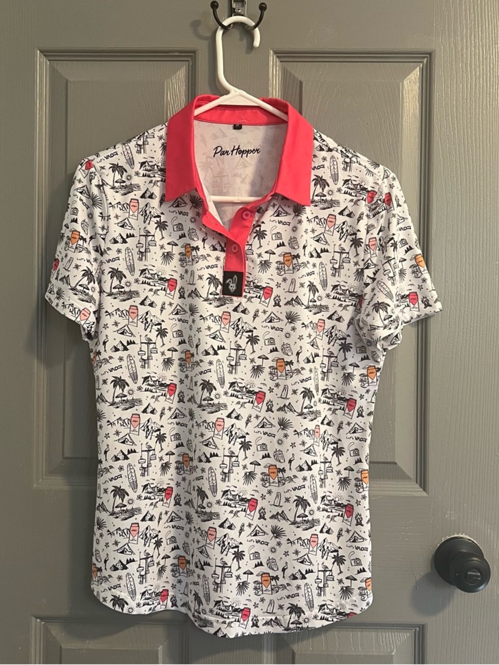 Par Hopper Women’s White Graphic Golf Polo Pink Collar Golf Performance